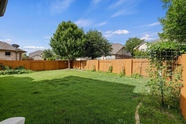 Building Photo - 614 Spanish Mustang Dr