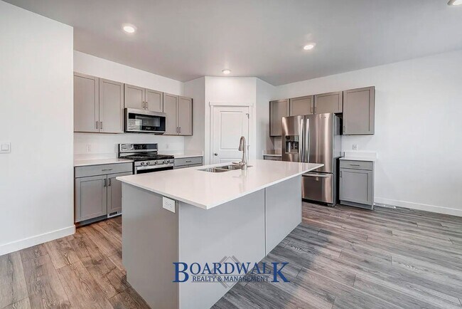 Building Photo - Modern 3-Bed Home with Yard & Amenities