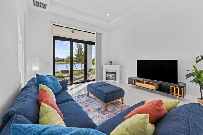 Building Photo - 4823 St Armands Way