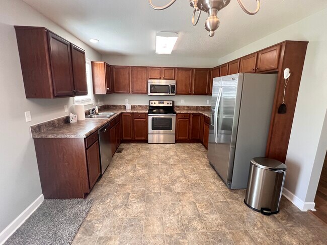 Building Photo - 9832 Smiths Grove- Scottsville Rd