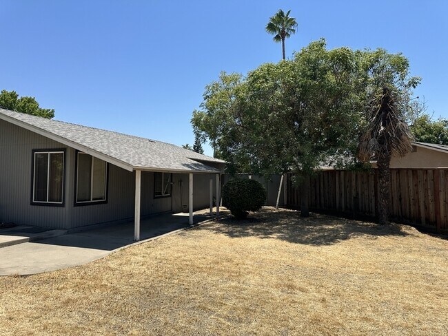 Building Photo - Welcome to Woodside Drive! Opportunity awa...
