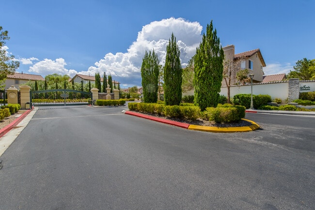 Building Photo - Stunning Gated Community in Summerlin!