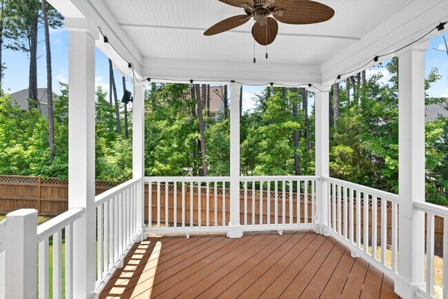 Building Photo - “5-Bedroom Home with Bonus Room & Resort-S...