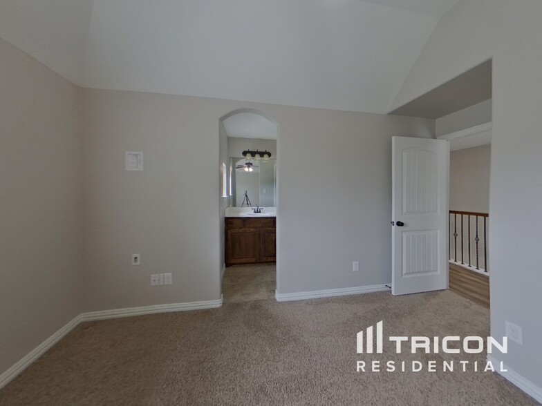 Building Photo - 5616 Granada Dr