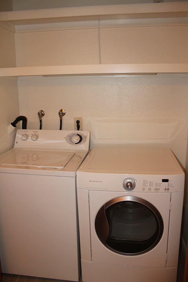 Laundry Area - 103 Bristol Rd