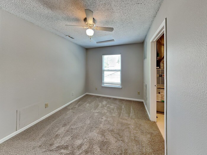 Building Photo - 6917 Earlswood Dr