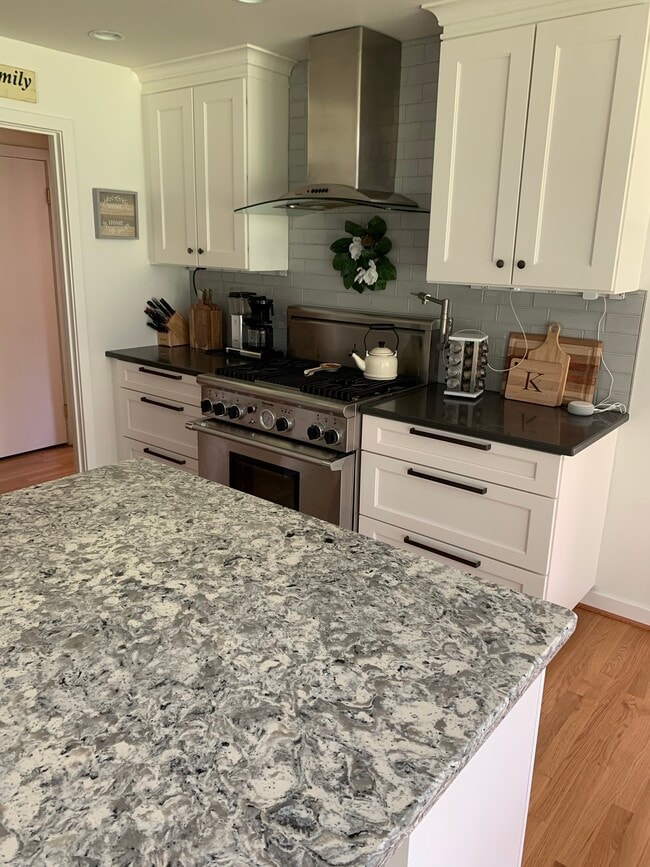 Building Photo - 10304 Snowpine Way