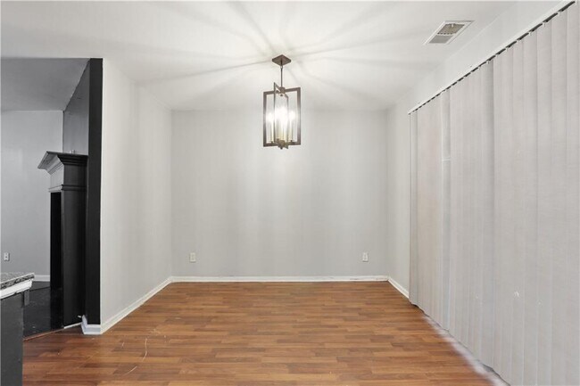 Building Photo - 1823 Devon Dr