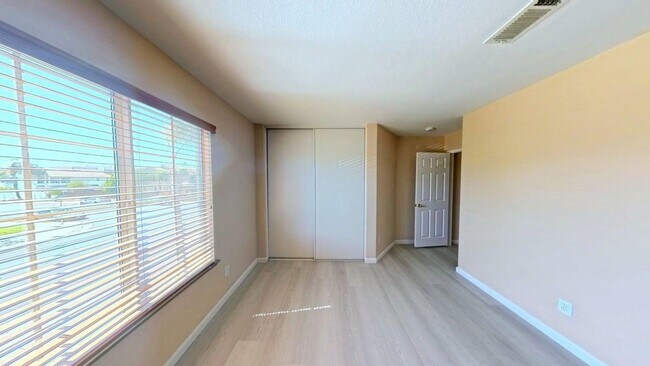 Building Photo - 37978 Spur Dr