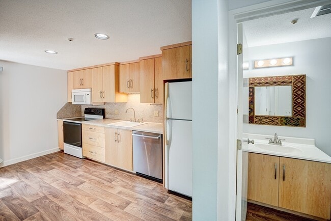 Building Photo - 522 Tumbling Hawk