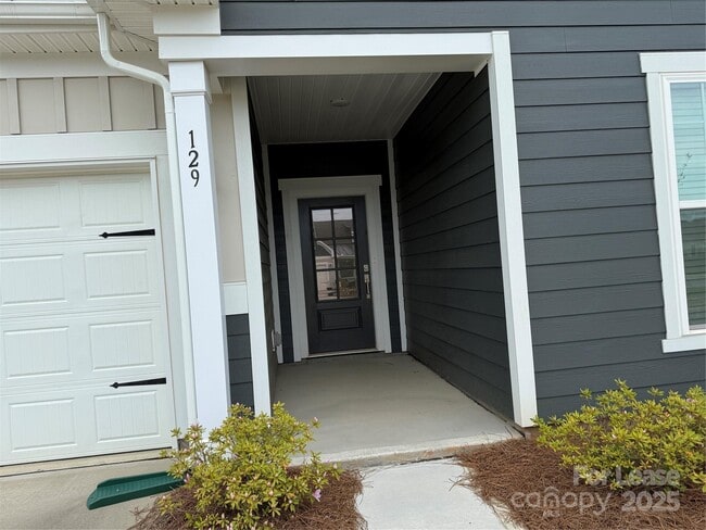 Building Photo - 129 Pampas Pl