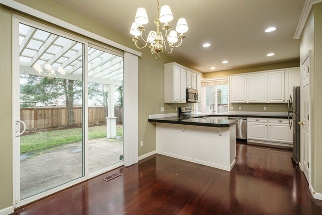 Building Photo - Desirable Fisher's Landing Elementary School District - 3 Bedroom 2.5 Bath