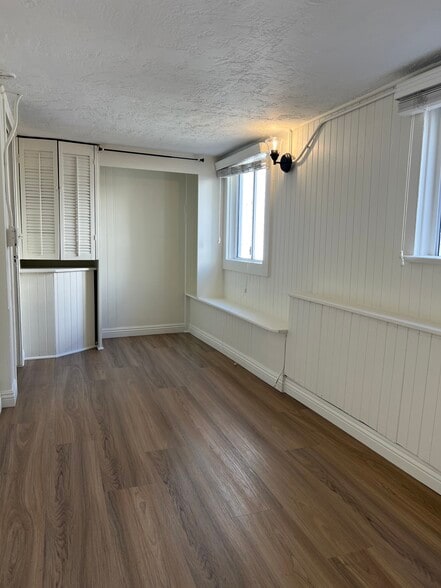 Building Photo - 224 28th St