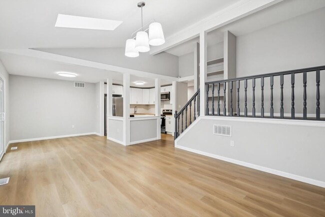 Building Photo - 31 Acorn Ct