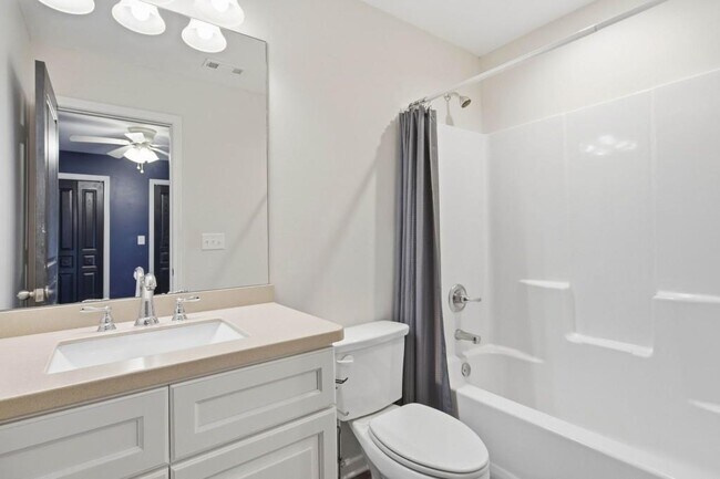 Building Photo - 7621 Maple Pl