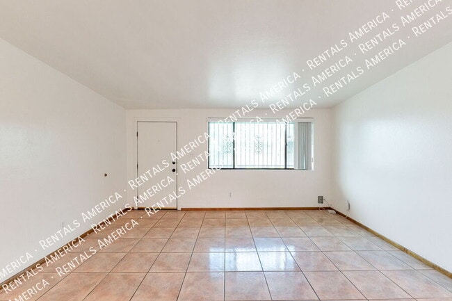 Building Photo - 801 E Holaway Dr
