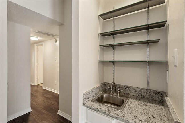 Building Photo - 8555 Fair Oaks Crossing
