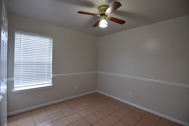 Building Photo - 4402 Water Oak Dr