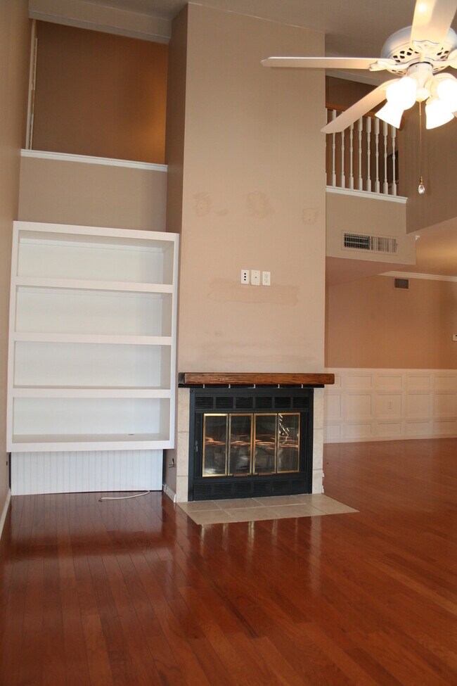 Building Photo - 5500 Lennox Ave