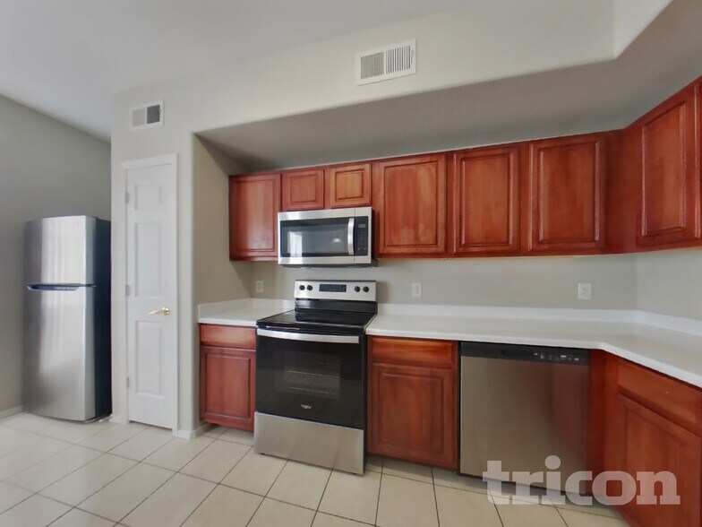 Building Photo - 18250 N Cave Creek Rd