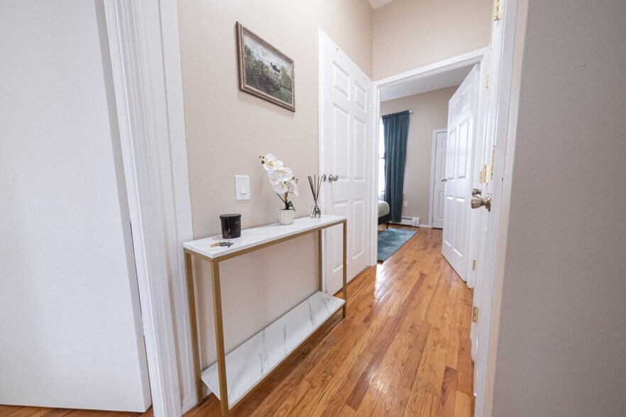 Building Photo - 240 W 112th St