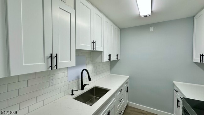 Building Photo - 1 Claridge Dr