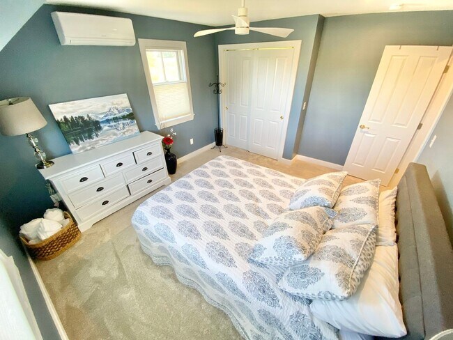 Building Photo - 3 Bedroom Home South Burlington Available ...