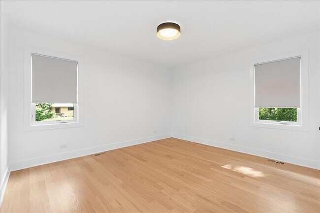 Building Photo - 12405 S 75th Ave