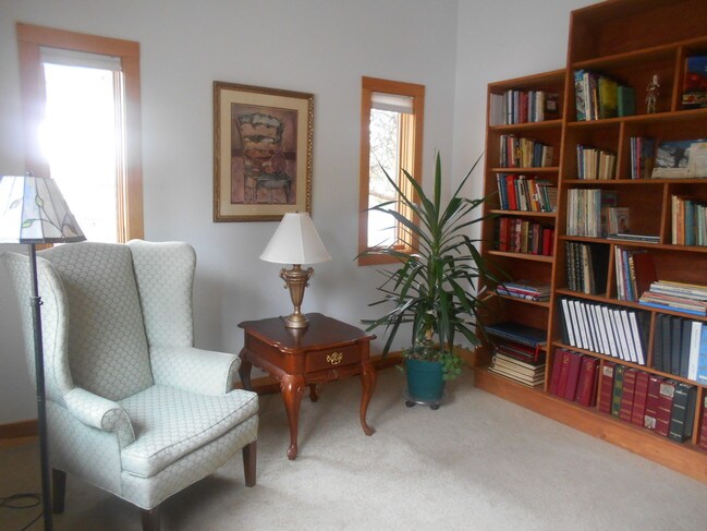 Building Photo - 53 Paradise Rd