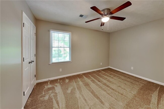 Building Photo - 2406 Southern Oak Dr SW