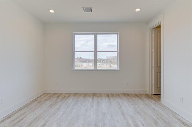 Building Photo - 2551 Judiway St