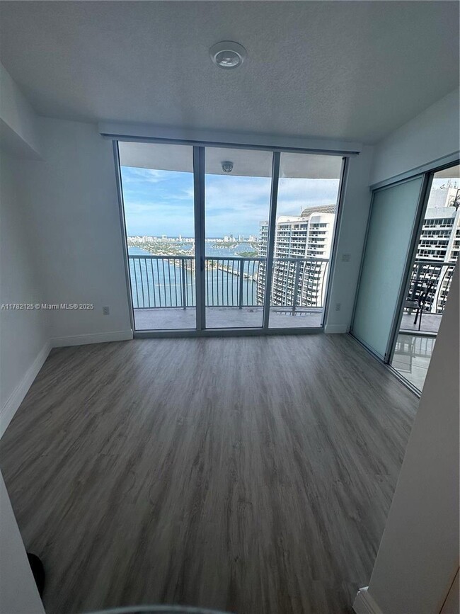 Building Photo - 1750 N Bayshore Dr