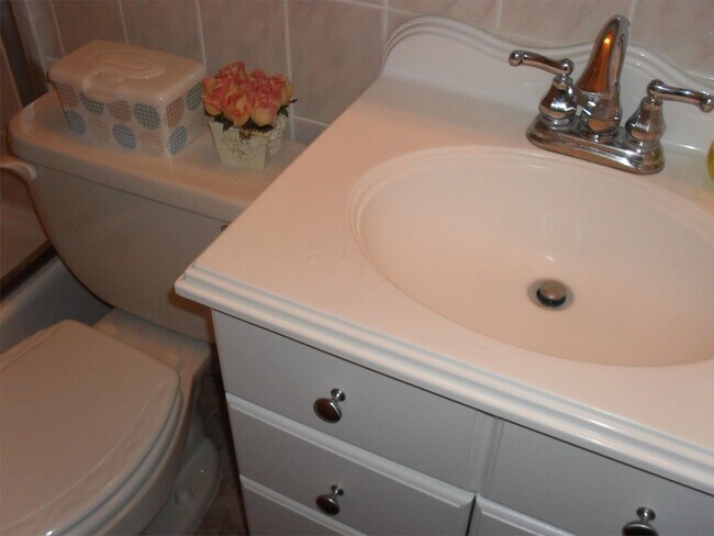 Building Photo - 7 Cypress Rd