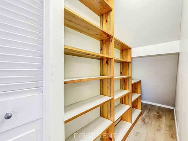 Building Photo - 13132 Laburnum Dr