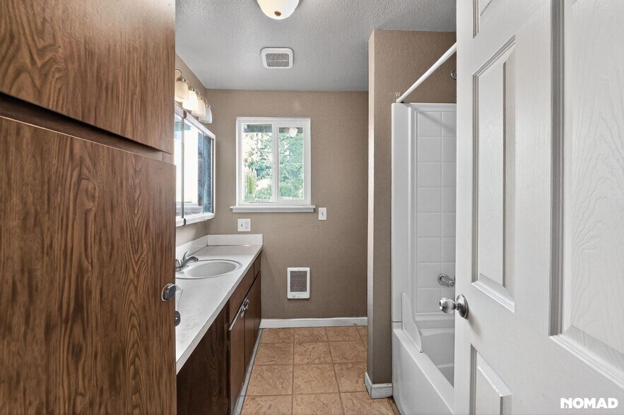 Building Photo - 1106 Walnut St