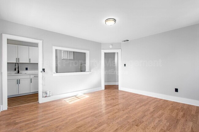 Building Photo - 2901 Ellwood Ave