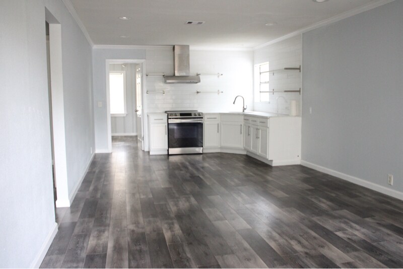 Building Photo - 10801 Invierno St