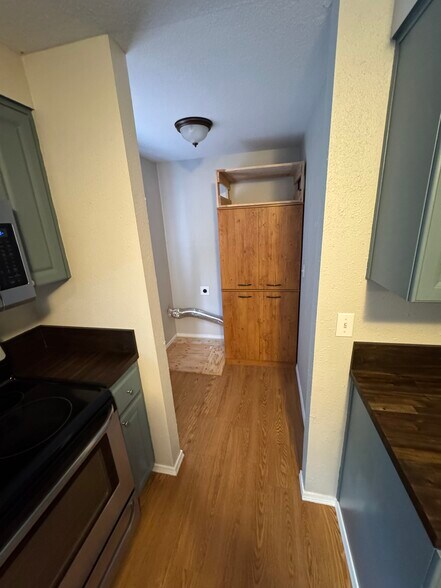 Laundry area - 35141 Boman Ln
