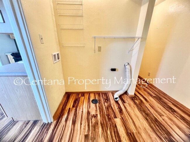 Building Photo - RARE FIND- Available 4 bedroom 1 1/2 bathr...