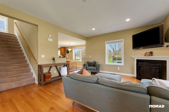 Building Photo - Spacious 4BR House in Hudson