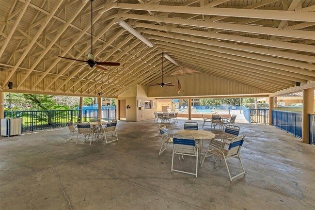 Building Photo - 15575 Miami Lakeway N