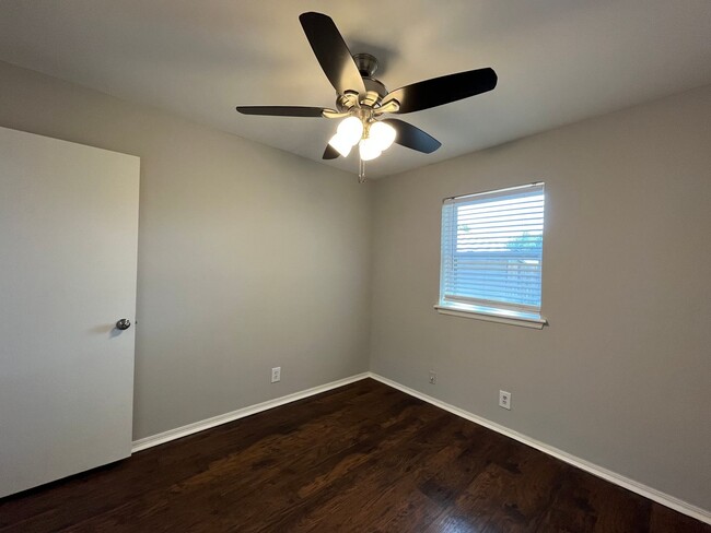 Building Photo - 3 bedroom in Broken Arrow!