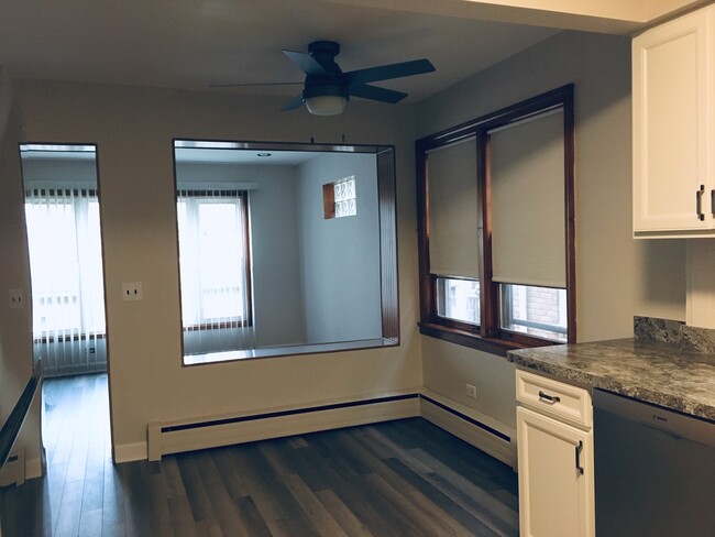 sunny sitting room off kitchen - 5870 N Elston Ave