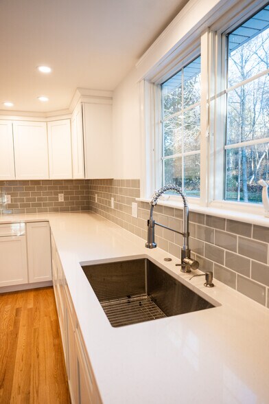 Building Photo - 6 Eastfield Rd