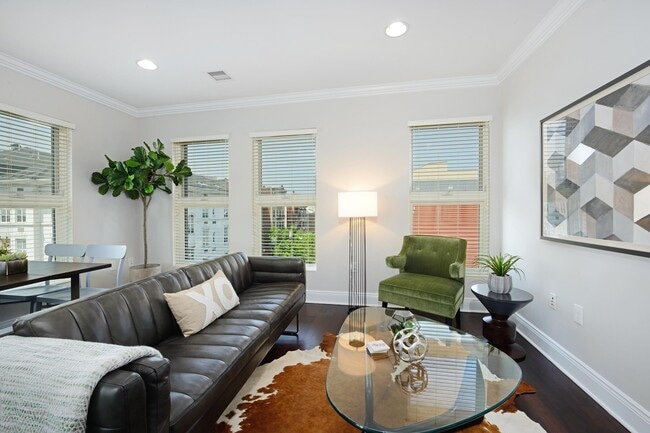 Building Photo - 619 Adams St