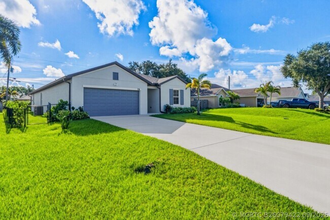 Building Photo - 226 SW Milburn Cir