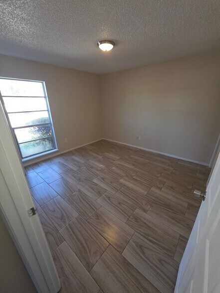 Building Photo - 5420 SE 30th Pl