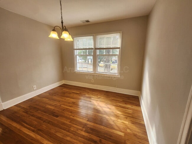 Building Photo - 802 N Park St