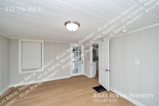 Building Photo - 512 7th Ave E