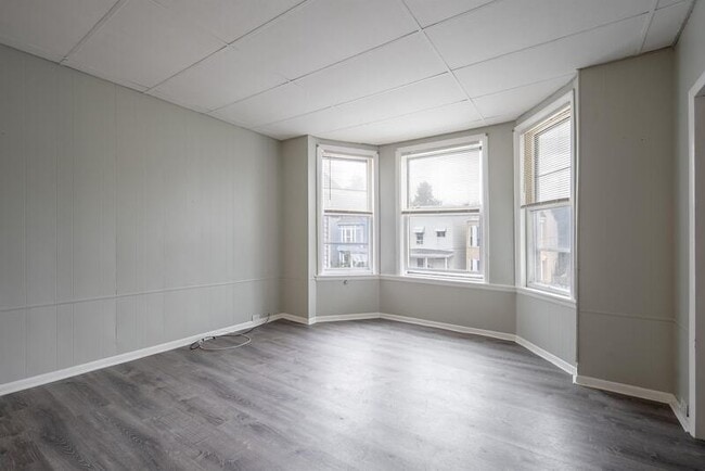 Building Photo - 140 5th Ave